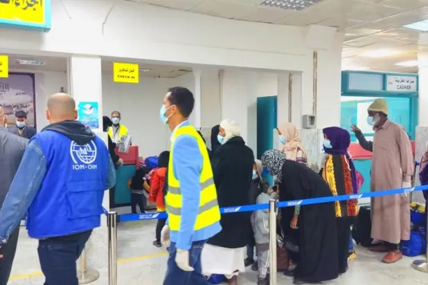 جانب من المهاجرين غير النظاميين المرحّلين إلى السودان ومالي (المنظمة الدولية للهجرة)