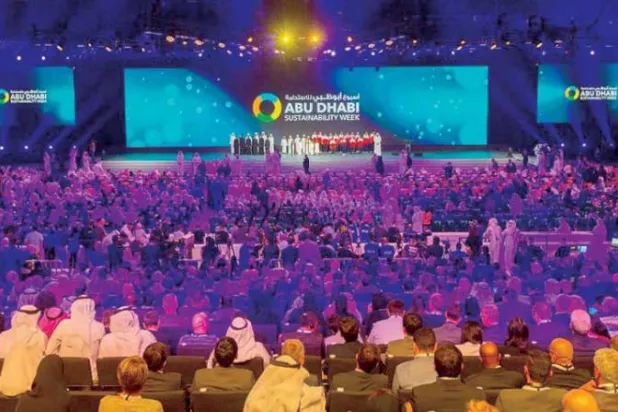 جانب من الدورة السابقة لـ«أسبوع أبوظبي للاستدامة» فيما تقرر بحث سبل تعزيز العمل المناخي للنسخة العام الجديد (وام)