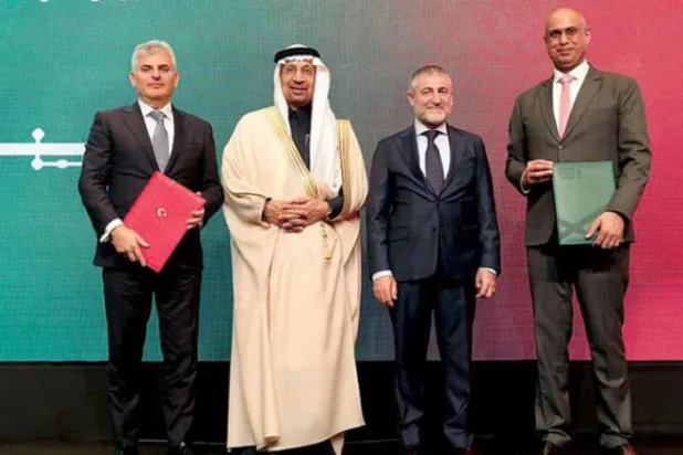 Saudi Investment Minister Khalid al-Falih concluded a visit to Türkiye during which he agreed with Turkish officials to expand the export and import movement. (SPA)