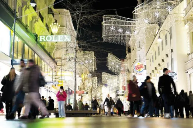 Noel'de, Viyana'nın merkezindeki en ünlü cadde olan Kartner Caddesi (DPA)