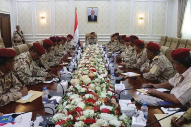 Yemen Savunma Bakanı Muhsin ed-Dairi, Cumartesi günü Aden'de Abyan askeri cephe liderleriyle bir araya geldi (SABA)