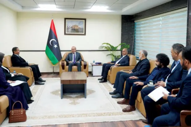 صورة وزعها المجلس الرئاسي الليبي لاجتماع نائبه اللافي في طرابلس بمرشحي الانتخابات في المنطقة الشرقية