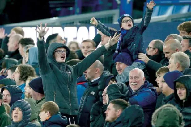 جماهير إيفرتون أطلقت صافرات الاستهجان ضد لاعبيها عقب الخسارة أمام ولفرهامبتون (إ.ب.أ)