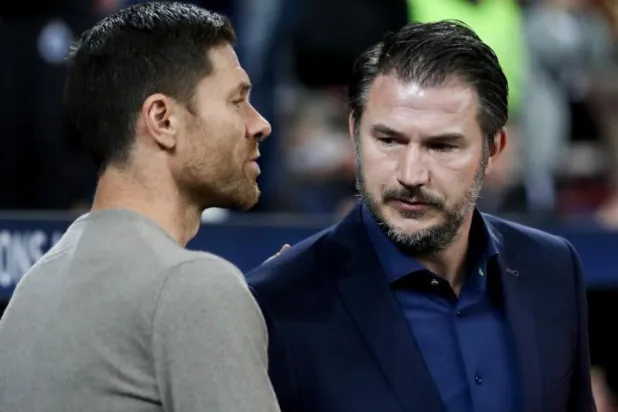 النادي البلجيكي أقال مدربه رغم قيادته لثمن نهائي أبطال أوروبا (إ.ب.أ)