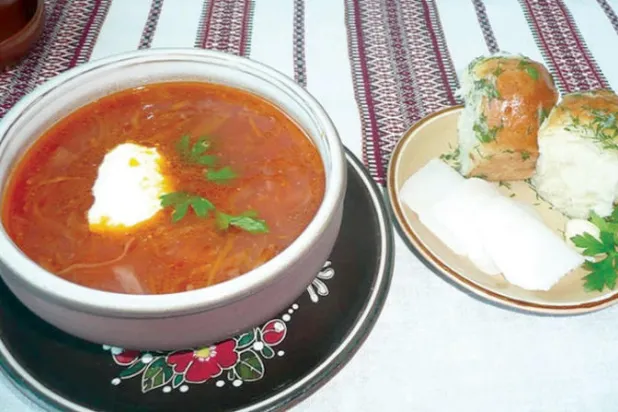 طبق من الاكلات الاوكرانية (ويكي كومونز)