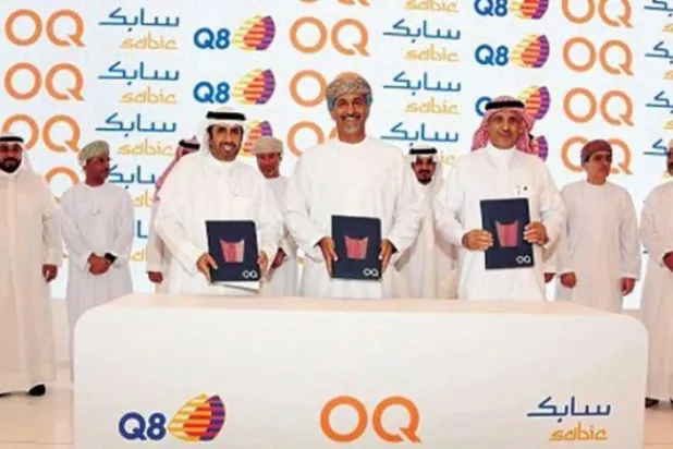 Signing the agreement to develop the petrochemical complex in the Special Economic Zone at Duqm in the Omani-Saudi-Kuwaiti partnership (Oman News Agency)

