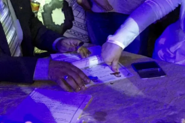 مصريون يعجّلون في تحرير عقود الزواج (الشرق الأوسط)