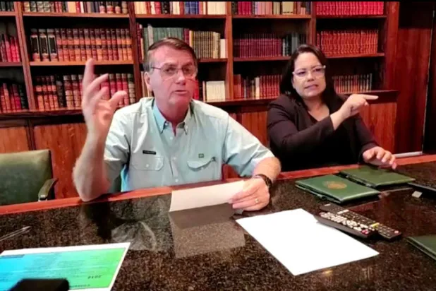 الرئيس البرازيلي السابق جايير بولسونارو يتحدث في البرازيل (رويترز)