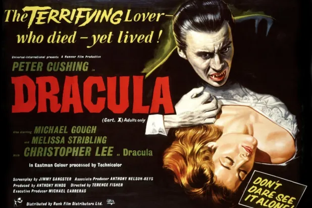 1958 yapımı Dracula'da, Kont Drakula ve Doktor Van Helsing rollerinde ikonik oyuncular Christopher Lee ve Peter Cushing yer alıyor (Hammer Film Productions)