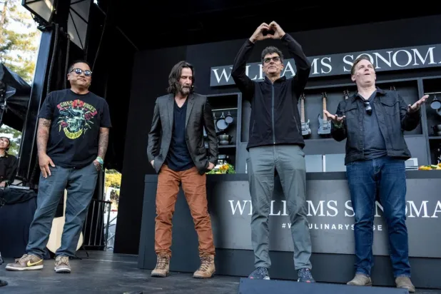 21 yıl sonra ilk: Keanu Reeves grubuyla yeniden sahnede