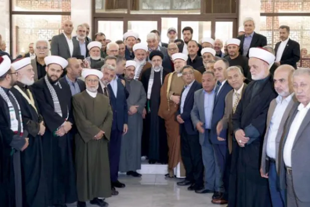 دمشق میں فلسطینی دھڑوں کے نمائندوں کے ساتھ ایک اہم ملاقات کی ایرانی صدارت کی طرف سے تقسیم کی گئی تصویر  (رائٹرز)