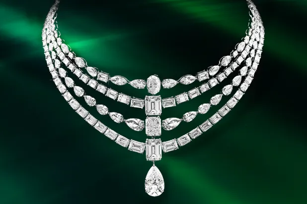 عقد مرصع بالألماس يقدر سعره بـ4 ملايين دولار من «نسولي للمجوهرات»