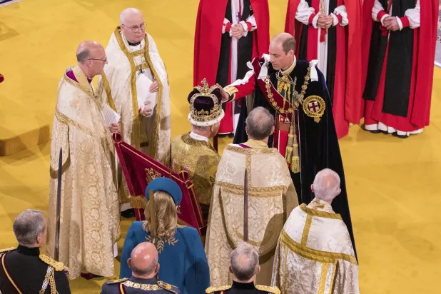 الأمير ويليام يقسم الولاء لوالده الملك (أ.ب)