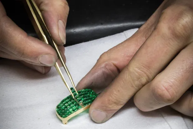 «فان كليف» قدمت في جنيف مجموعة ساعات سرية كان الزمرد جزءاً مهماً فيها