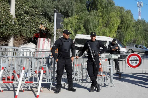 تیونس کے دارالحکومت تیونس میں سکیورٹی فورسز (رائٹرز)