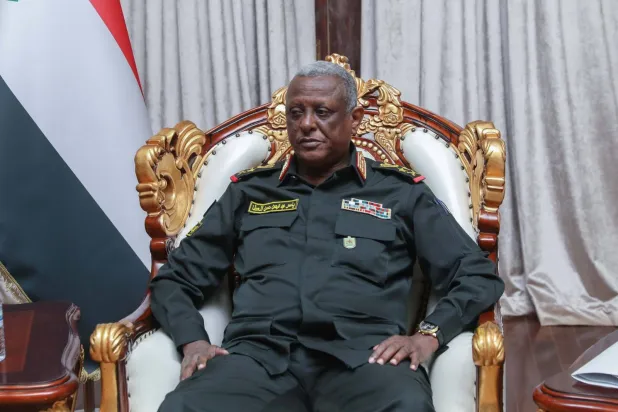 الفريق ياسر العطا عضو مجلس السيادة الحاكم في السودان