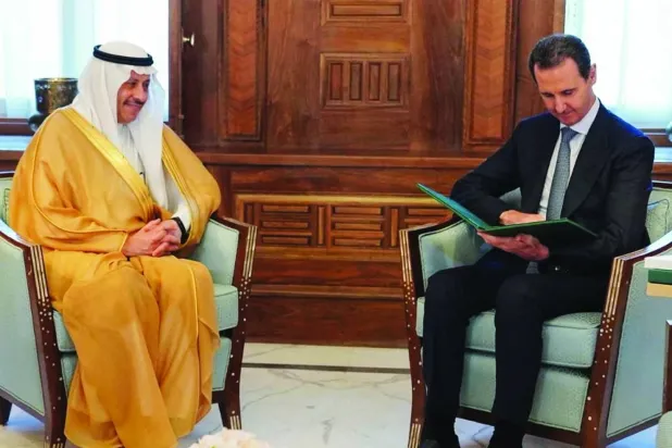 شام کے صدر بشار الاسد نے خادم حرمین شریفین کی طرف سے عرب سربراہی اجلاس میں شرکت کی دعوت سعودی سفیر سے دارالحکومت دمشق میں موصول کی (رائٹرز)
