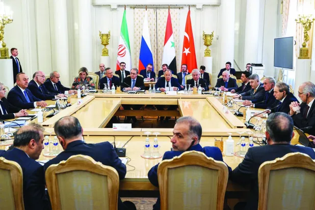 روس، شام، ترکی اور ایران کے وزرائے خارجہ کل ماسکو میں شام کی فائل پر بات چیت کے لیے اجلاس کے دوران (ای پی اے)