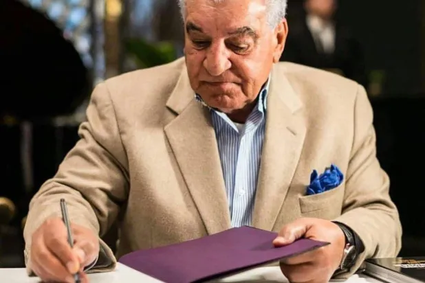 زاهي حواس (حسابه على فيسبوك)