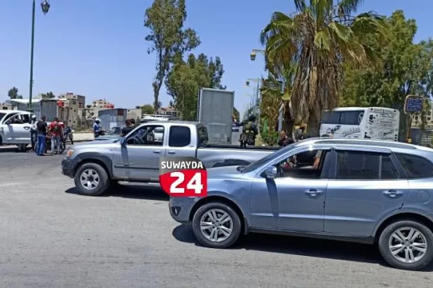 استنفار لمجموعات أهلية عند مدخل لسويداء احتجاجاً على اعتقال الأجهزة الأمنية 4 شبان (السويداء 24)