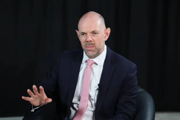 İngiliz Büyükelçi Oppenheim Şarku’l Avsat’a konuştu: Güvenlik Konseyi aracılığıyla Yemen barışını desteklemeye hazırız