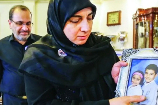 والدا الضحيتين زينب ومحمد أسدي لاري (إيران إنترنشيونال)