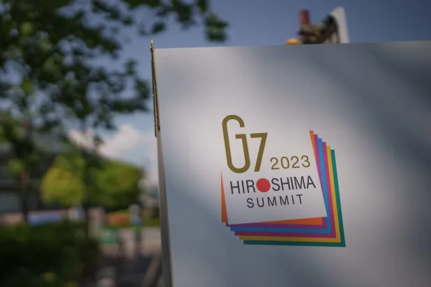 شعار قمة مجموعة السبع المقرر أن تلتئم في هيروشيما بين يومي 19 و21 من الشهر الحالي (د.ب.أ)