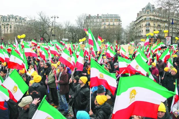 تظاهرات طرفداران مجاهدین خلق در روز یکشنبه در پاریس به منظور مطالبه درج «سپاه پاسداران» در لیست تروریستی (EPA)