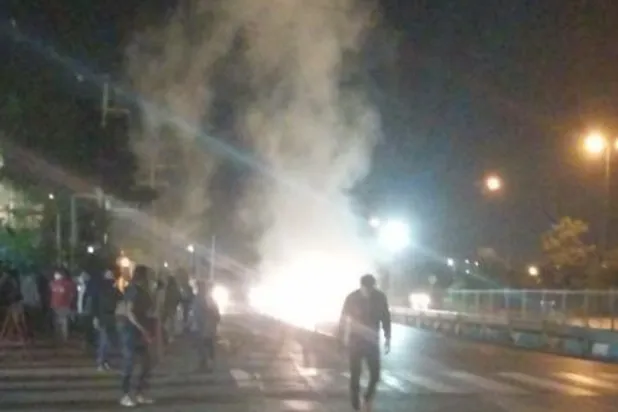 من الاحتجاجات الليلية في أصفهان (إيران إنترناشيونال)