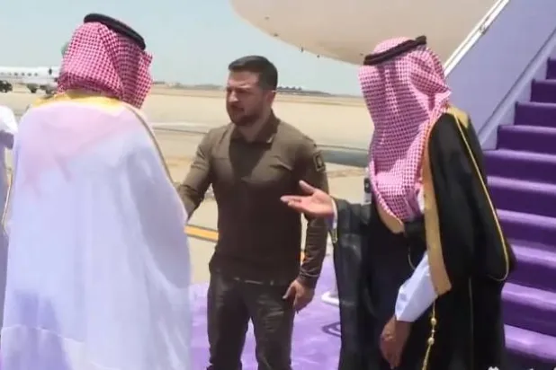 رئیس جمهور اوکراین برای شرکت در اجلاس سران عرب وارد جده شد