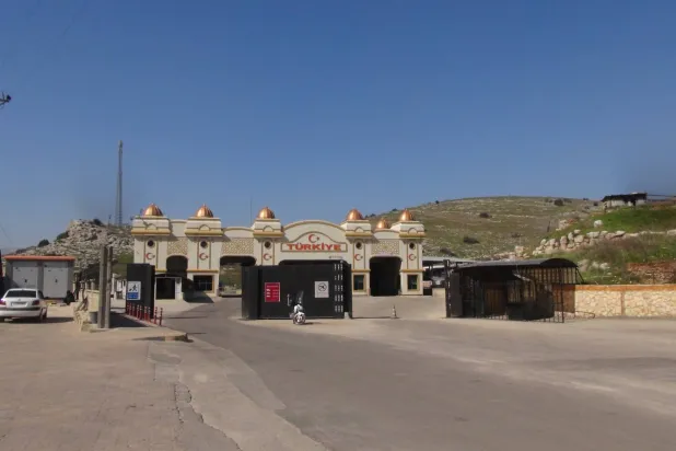 معبر باب الهوى الحدودي مع تركيا في شمال إدلب (الشرق الأوسط)