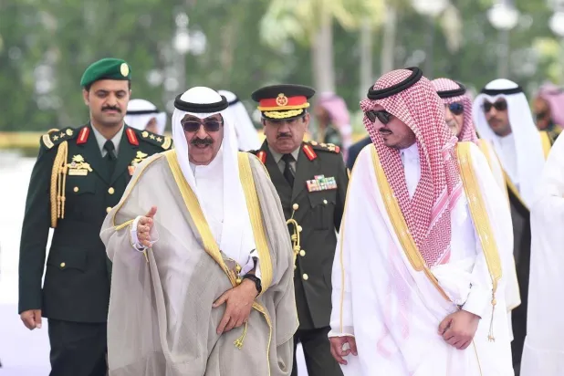 ولي عهد الكويت الشيخ مشعل الأحمد الجابر الصباح لدى وصوله جدة لحضور القمة العربية (واس)