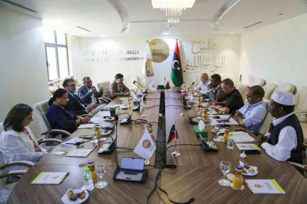 6+6 Komisyonu ile UNSMIL’in teknik ekibi arasında Trablus’ta yapılan toplantıdan bir kare (TM)