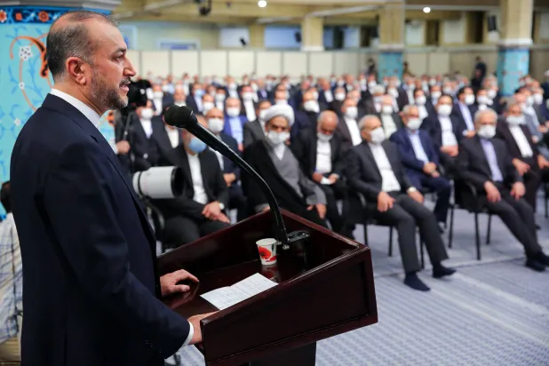 عبداللهيان يقدم تقريراً حول السياسة الخارجية للمرشد الإيراني في طهران السبت