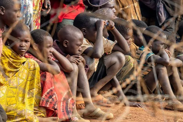 أطفال نازحون بمخيم في دجوغو، جمهورية الكونغو الديمقراطية (الأمم المتحدة)