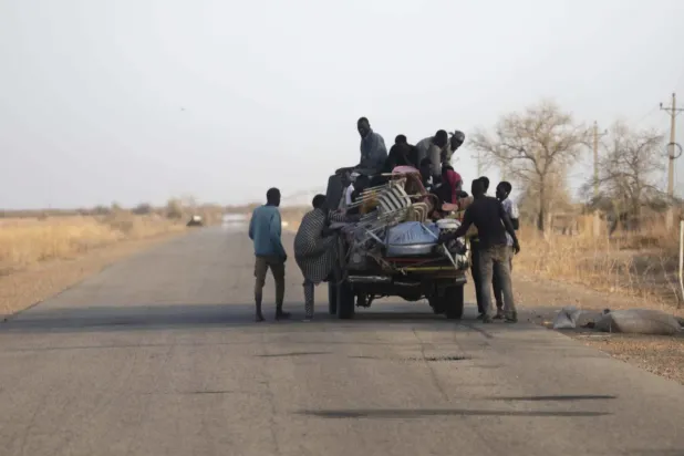 Sudan’daki savaş nedeniyle yerinden edilmiş insanlar (EPA)