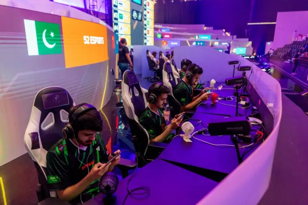 نجوم الرياضات الإلكترونية عاشوا لحظات تحدٍّ خلال منافسات «لاعبون بلا حدود» (الشرق الأوسط)