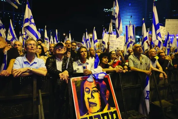 Tel Aviv'de Cumartesi günü hükümete karşı yapılan protesto yürüyüşü (EPA)