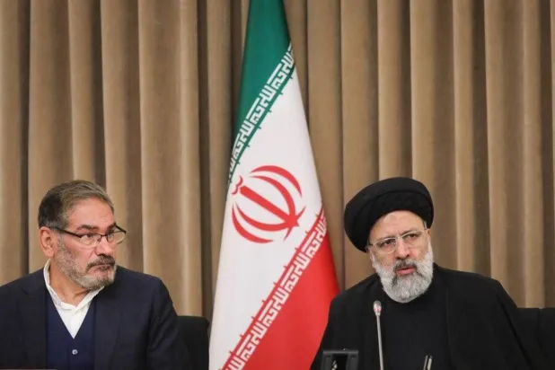 Iranian President Ebrahim Raisi and Ali Shamkhani during a government meeting (Mehr News Agency)