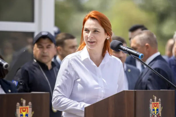 وزيرة داخلية مولدوفا آنا ريفينكو التي أعلنت بلادها أنها ملتزمة بقرارات محكمة الجنايات الدولية وقالت إن الرئيس الروسي «سوف يعتقل» إذا زارها (إ.ب.أ)