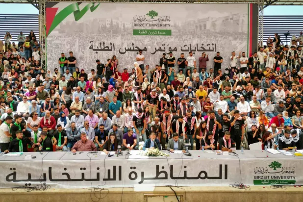 مناظرة في جامعة بير زيت بين الأطراف المتنافسة قبل يوم من الانتخابات (موقع الجامعة)