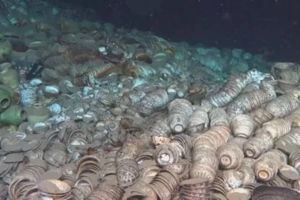  100 ألف قطعة من الأواني المصنوعة من البورسلين. (مقاطعة هاينان)