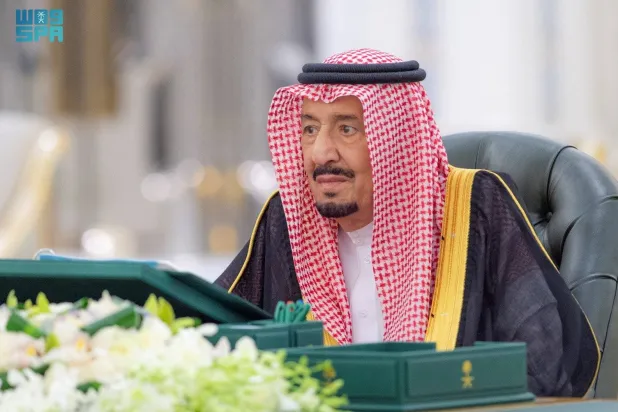 ملک سلمان بن عبد العزیز خادمین حرمین شریفین ریاست جلسه شورای وزیران در کاخ السلام جده را بر عهده داشت (واس)