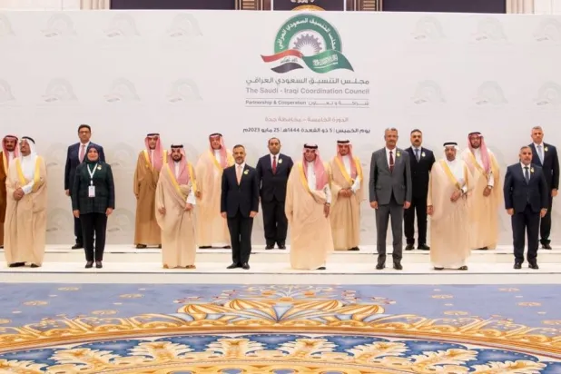 جمعرات کو جدہ میں مشترکہ رابطہ کونسل کے اجلاس میں سعودی عرب اور عراق کے وزراء کی ایک یادگار تصویر (ٹویٹر)
