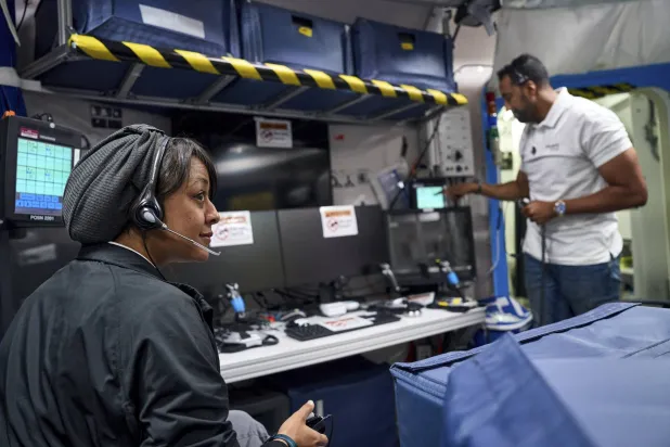 رائدا الفضاء السعوديان ريانة برناوي وعلي القرني (أ.ف.ب)