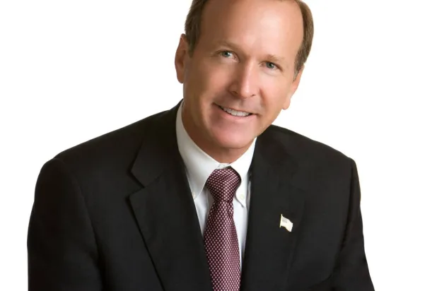 نيل بوش رئيس وفد الأعمال الأميركي الصيني الزائر إلى السعودية (الشرق الأوسط)