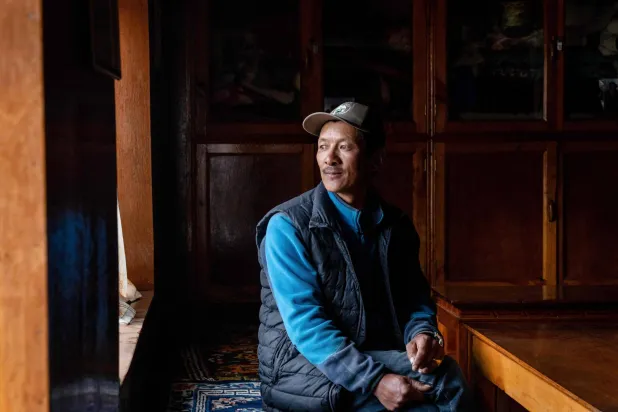 فوربا تاشي شيربا مرشد جبلي متقاعد (أ.ف.ب)