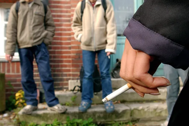 عدد المدخنين يتجاوز مليار شخص في العالم (د.ب.أ)