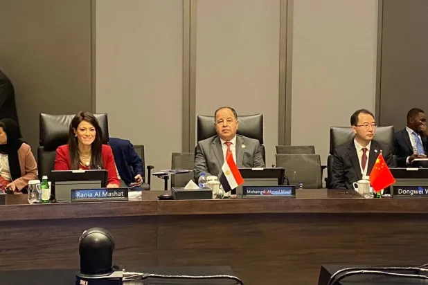 وزير المالية محمد معيط ووزيرة التعاون الدولي رانيا المشاط خلال تمثيلهما مصر في اجتماعات «بنك التنمية الجديد» في الصين (الشرق الأوسط)