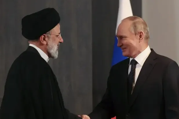 İran Cumhurbaşkanı İbrahim Reisi ve Rusya Devlet Başkanı Vladimir Putin'in katılımıyla Tahran ile Moskova arasında ekonomik anlaşmanın imzalanması (AFP)